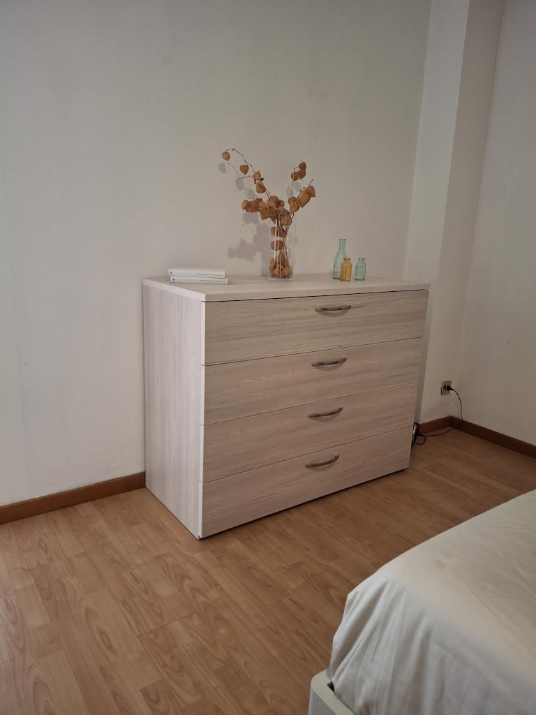 Letto matrimoniale moderno in legno vista 1