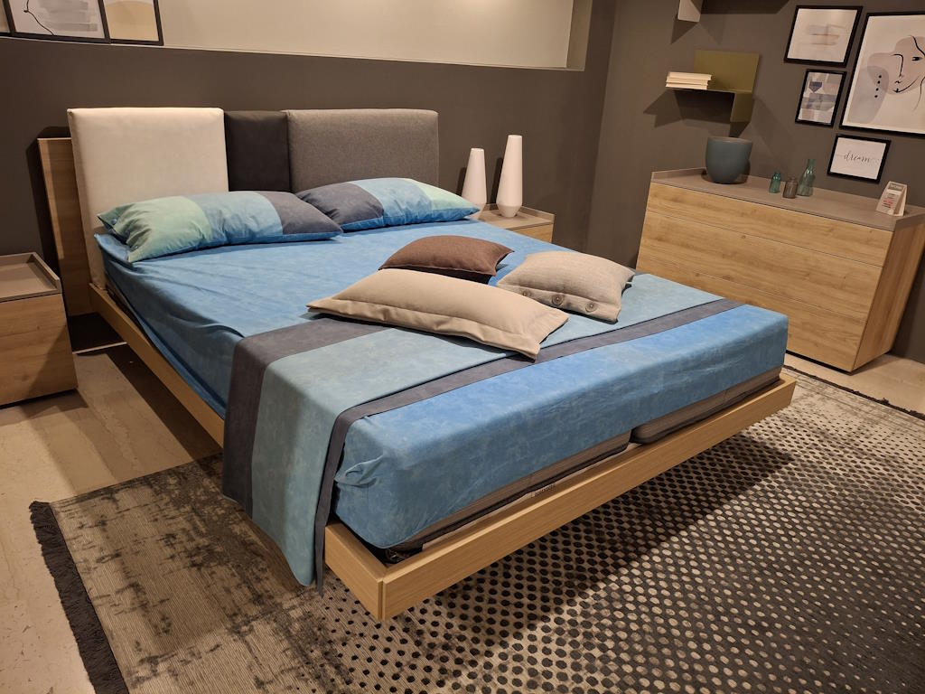 Letto matrimoniale moderno in legno vista 1