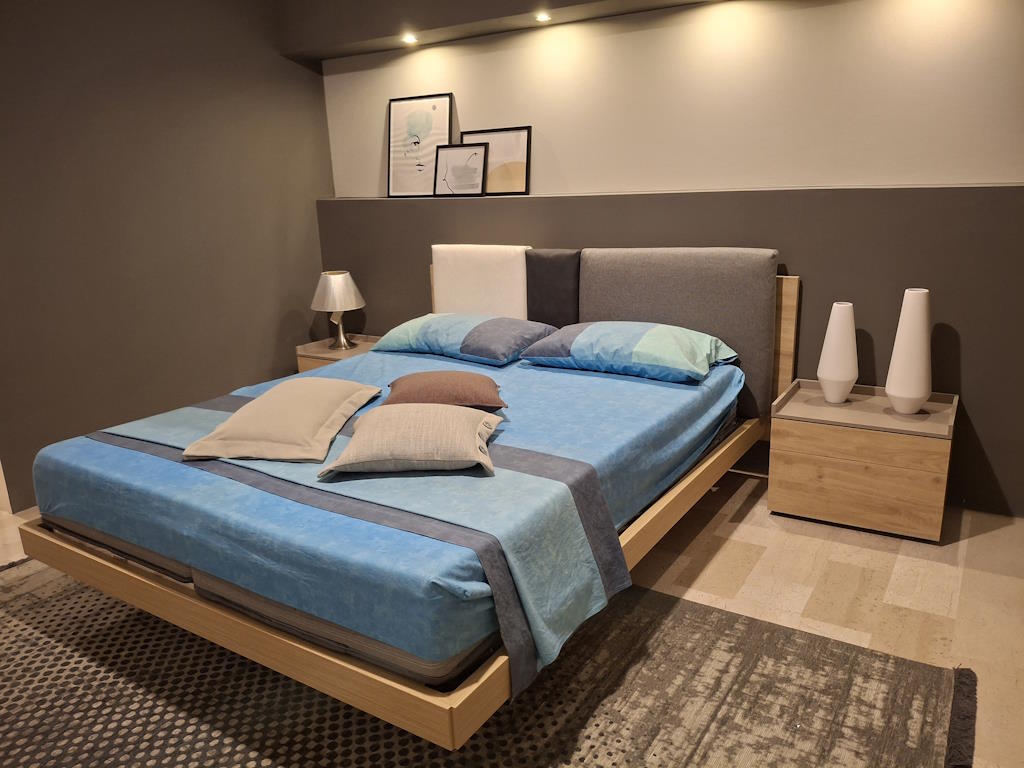 Letto matrimoniale moderno in legno vista 2